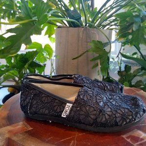 TOM'S Black Glitter Floral Lace Shoes